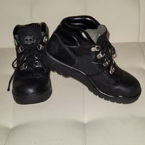 Timberland size 2 children's winter ankle boots in black.